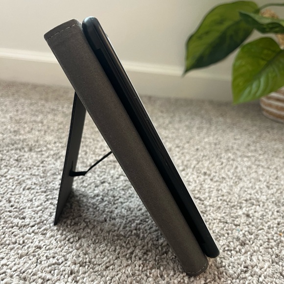 NEW Kindle 11th generation Paperwhite floral case w/ kickstand and cardholder - Picture 3 of 5